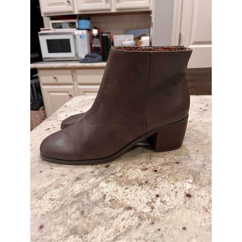 Lucky Brand Malvelia Brown Leather Side Zip Bootie sz 8 NWOT